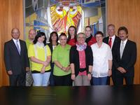 Kinaesthetics - Gesundheitsförderung im Berufsalltag für Auszubildende und alte Menschen - BRK-Projektteam beim Bürgermeister