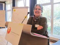 1. Vorsitzende Kinaesthetics Verein Deutschland e.V. - Antriani Steenebrügge bei der Eröffnung der Mitgliederversammlung am 08.03.2014 in Bonn