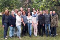 Ausbildung Kinaesthetics-TrainerIn Stufe 1 Berlin / Flensburg 2015 - Gruppenbild der Stufe 1 TrainerInnen mit Ihren DozentInnen Regina Spielberg-Oertwig und Marcel Schlecht