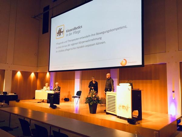 Maren Asmussen-Clausen und Peter Webert - auf der 26. Jahrestagung der Deutsche Gesellschaft für Neurorehabilitation Leipzig 2019