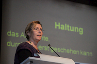 Martina Kern - Wie kann Kinaesthetics in die Curricula von Palliative Care integriert werden?