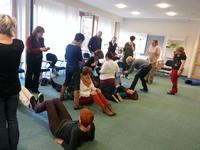 Kinaesthetics-TrainerInnen Ausbildung Stufe 1 - TeilnehmerInnen in der Bewegungserfahrung